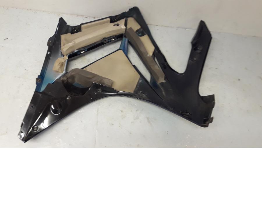 Snett uppifrån på Sidkåpa från en Yamaha FJR 1300 -2006 motorcykel.