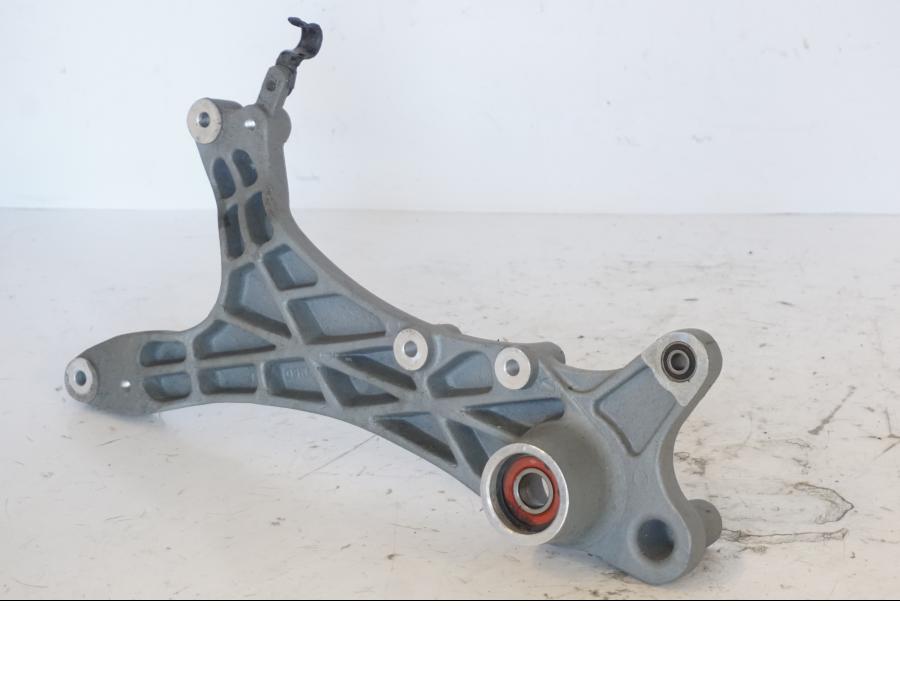 Snett uppifrån på Sving från en Kymco Agility 125 -2019 scooter.