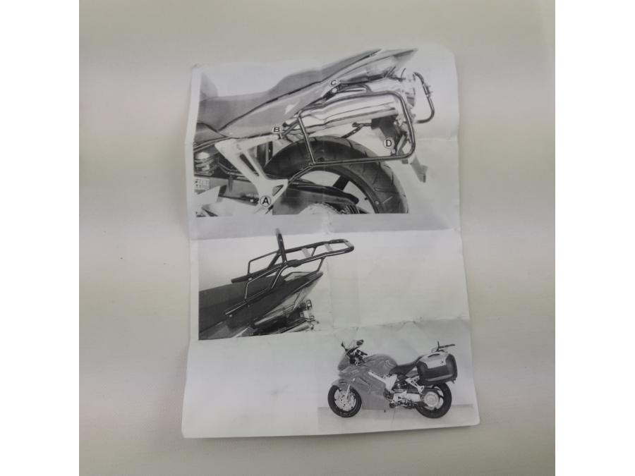 Vänster sida på Sidoväskhållare från en Honda VFR 800 -2002 motorcykel.