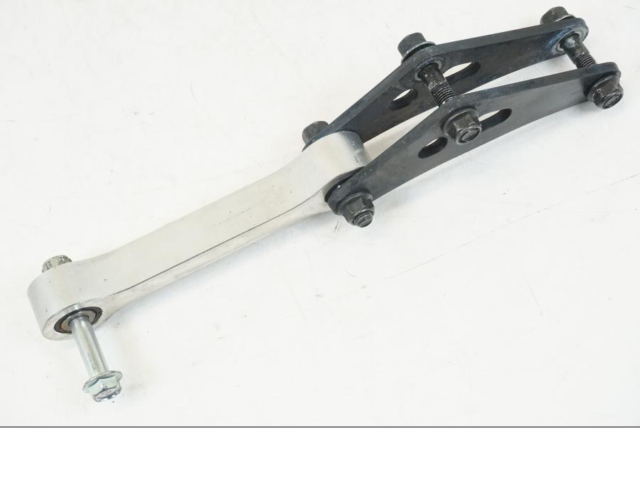 Vänster sida på Stötdämparlänkage från en Yamaha MT-09 -2021 motorcykel.