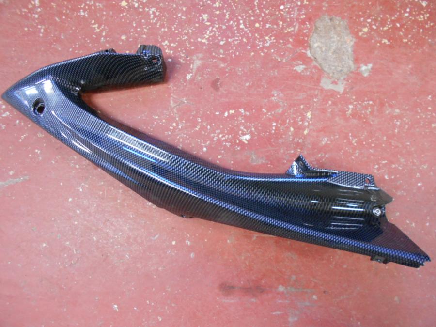 Framsidan på Sidkåpa från en Yamaha YZF R6 -2009 motorcykel.