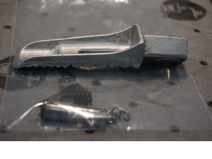 Baksidan på Fotpinne från en Suzuki GSX-R 1000 -2008 motorcykel.