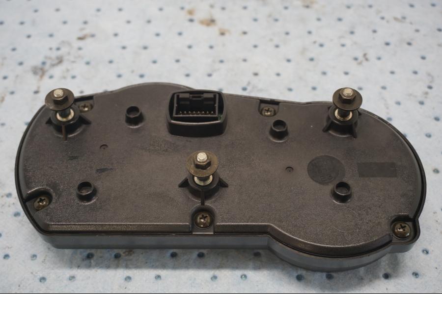 Höger sida på Instrumentpanel från en Kawasaki ZX-6R -2000 motorcykel.