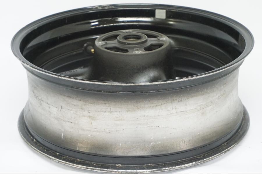 Extrabild2 på Fälg från en Honda CBR 900 RR -2002 motorcykel.