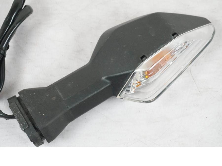 Snett nerifrån på Blinkers från en Kawasaki Z 900 -2019 motorcykel.