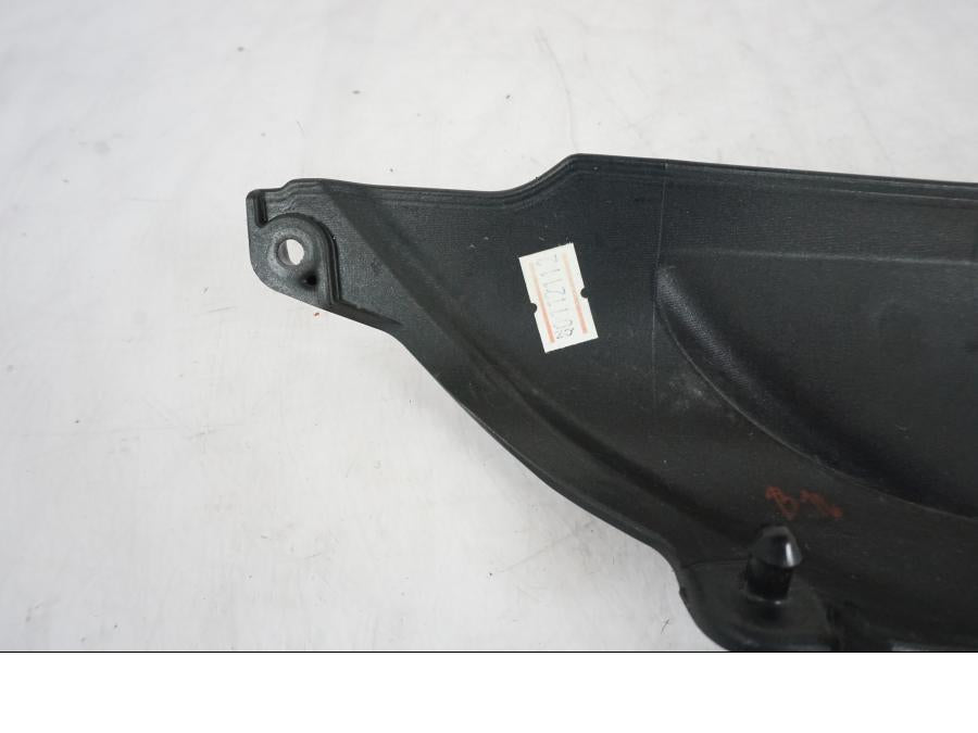 Snett uppifrån på Gaffelbensskydd från en Kawasaki ER-6N -2012 motorcykel.