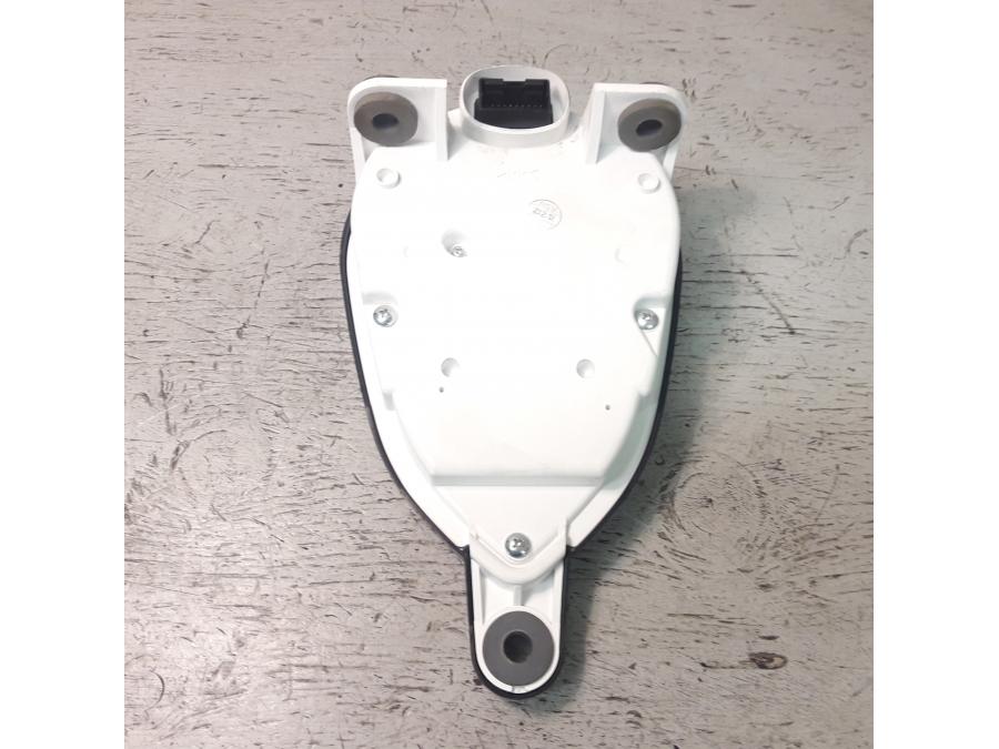 Höger sida på Instrumentpanel från en Kawasaki VN 900 -2007 motorcykel.