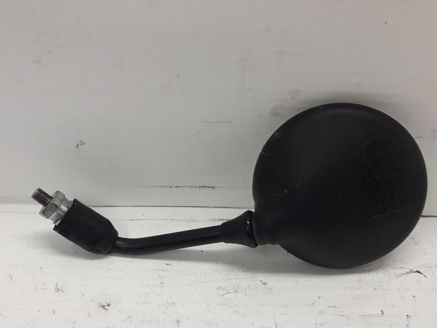 Baksidan på Backspegel från en Kawasaki KLE 500 -2001 motorcykel.