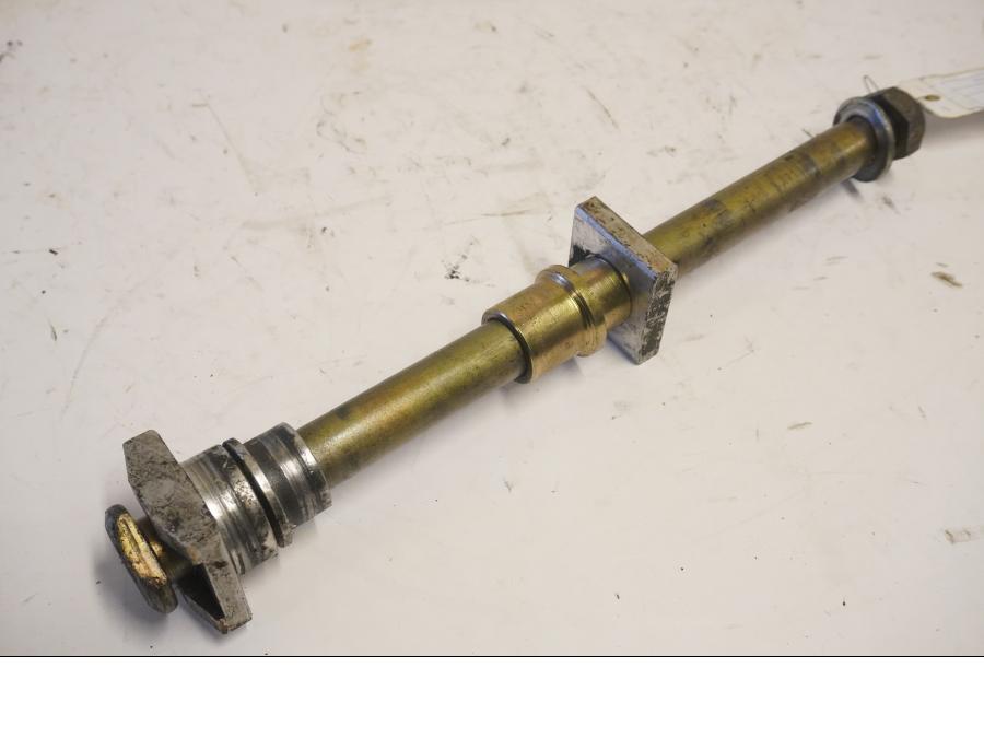 Framsidan på Axel från en Triumph Sprint RS -2004 motorcykel.