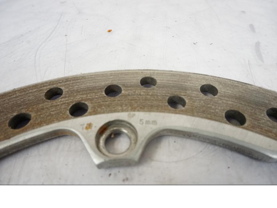 Extrabild1 pÄ Bromsskiva frÄn en Honda VFR 1200 -2010 motorcykel.