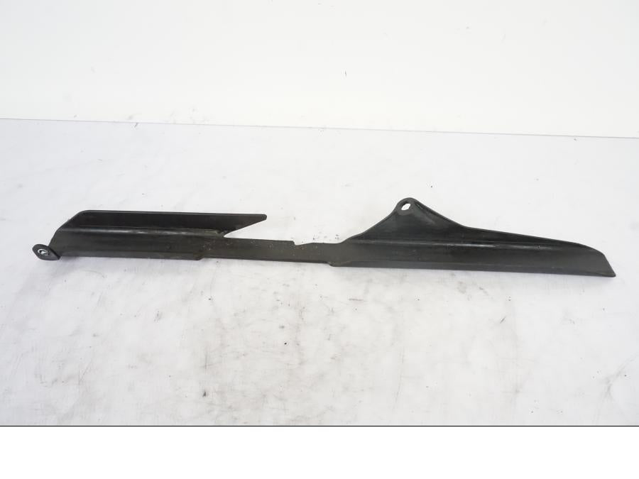 Vänster sida på Kedjeskydd från en Yamaha YZF-R 125 -2008 motorcykel.