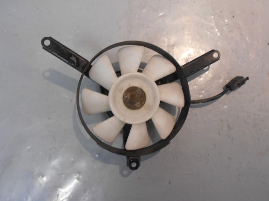 Baksidan på Vattenkylfläkt från en Yamaha XTZ 750 -1994 motorcykel.