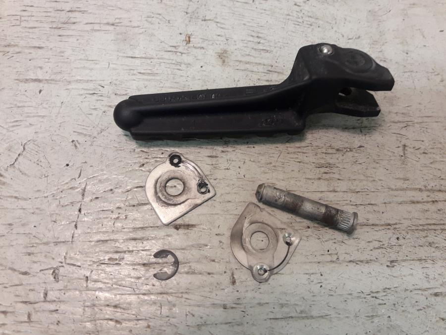 Baksidan på Fotpinne från en KTM 1290 Super Duke -2016 motorcykel.