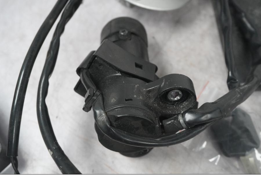 Extrabild3 på Låssats från en Kawasaki ZX-10R -2008 motorcykel.