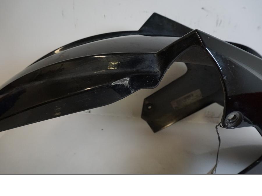 Snett uppifrån på Framskärm från en BMW K 1200 S -2007 motorcykel.