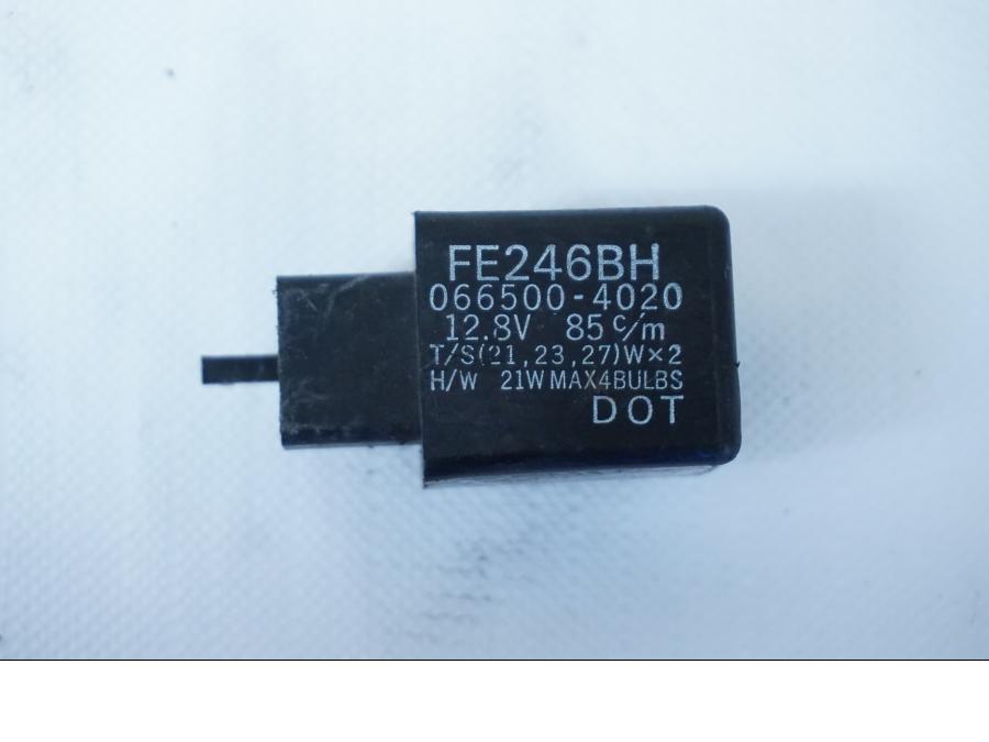 Framsidan på Blinkersrelä från en Yamaha YZF 1000 R -1997 motorcykel.