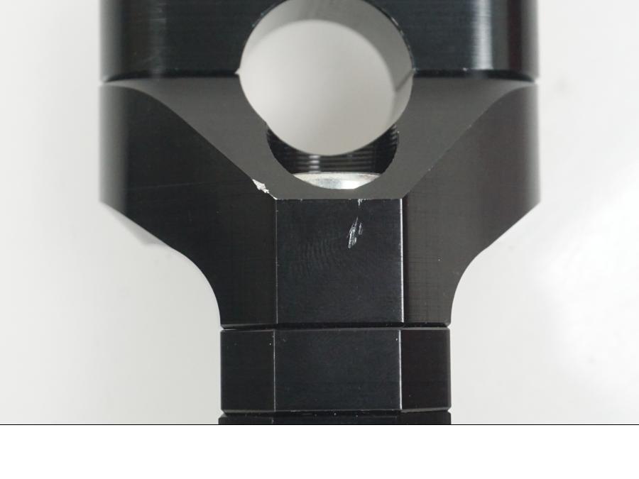 Extrabild2 på Styrfäste från en Universal Universal -2024 moped.