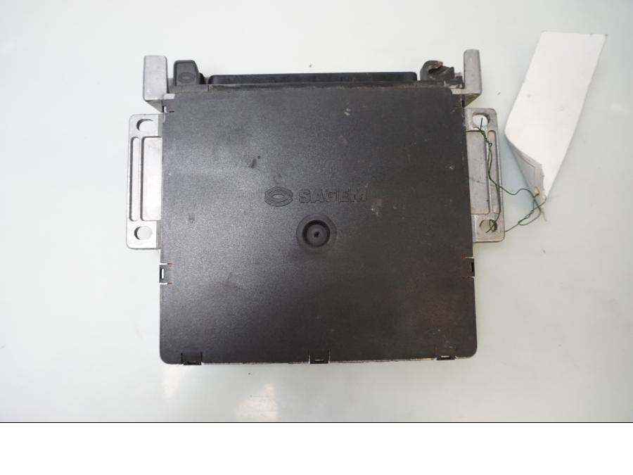 Baksidan på CDI / ECU från en Triumph Daytona T 595 -1998 motorcykel.