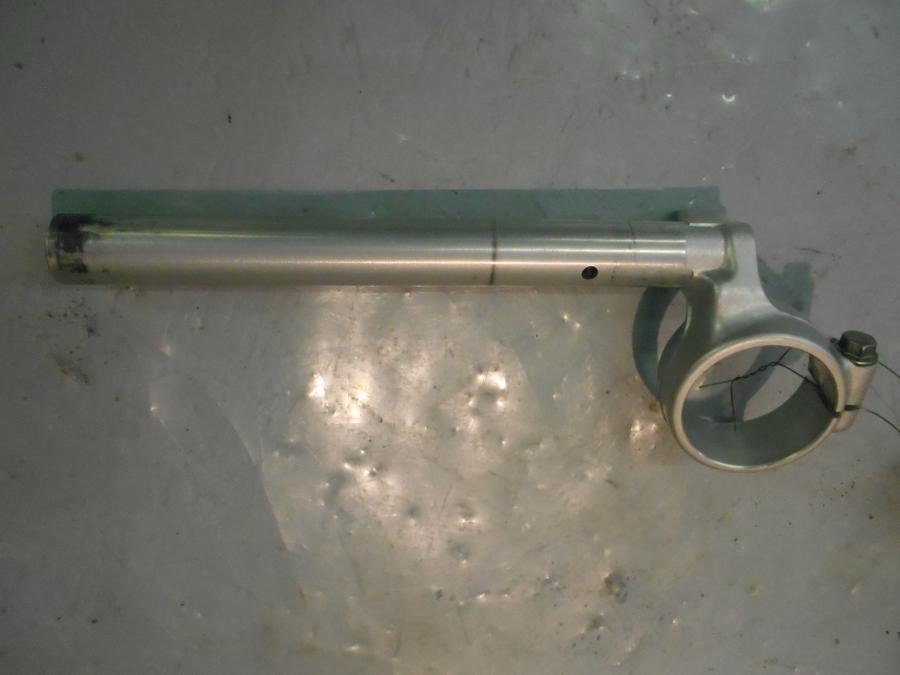 Baksidan på Styre från en Suzuki GSX-R 600 -2004 motorcykel.