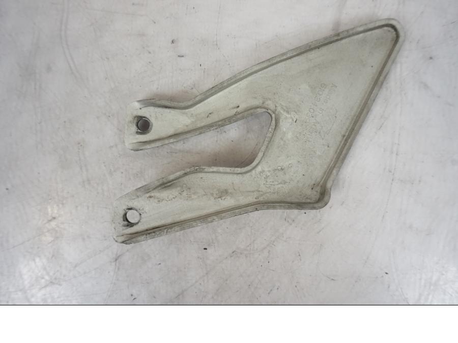 Vänster sida på Fotpinnehälskydd från en KTM 990 Super Duke -2006 motorcykel.