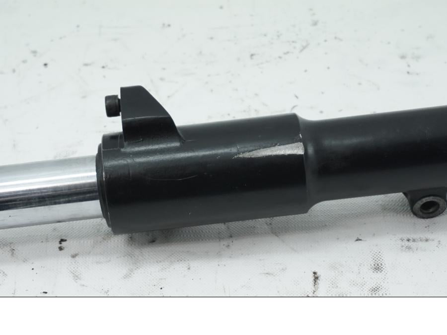 Höger sida pÄ Gaffelben frÄn en Suzuki GSX 1100 EF -1985 motorcykel.