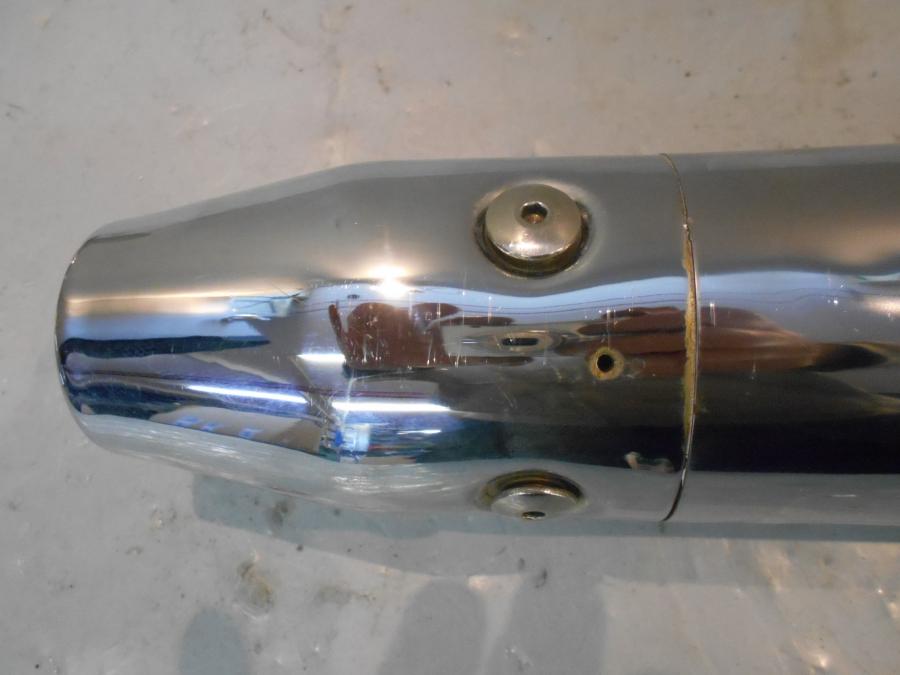 Höger sida på Ljuddämpare från en Triumph Rocket III -2006 motorcykel.