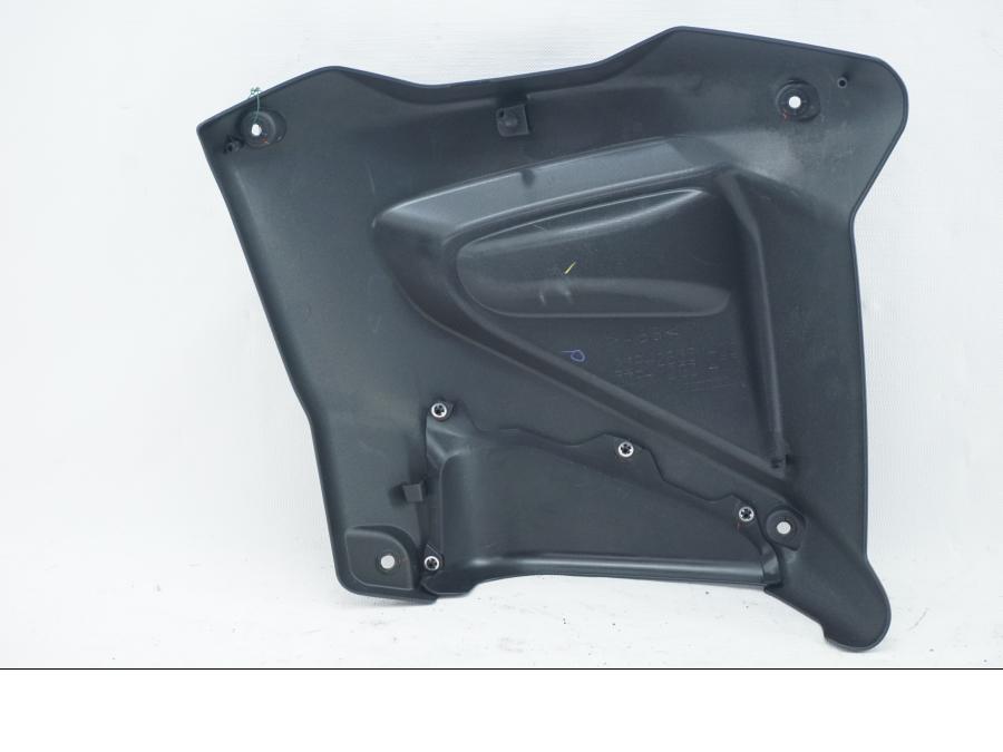 Baksidan på Sidkåpa från en Yamaha XT 1200 Z -2012 motorcykel.