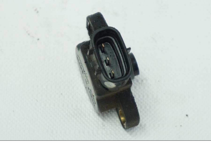 Vänster sida på TPS från en Yamaha TDM 850 -1998 motorcykel.