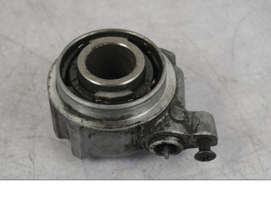 Vänster sida på Hastighetsdrivning från en BMW R 1100 GS -1998 motorcykel.