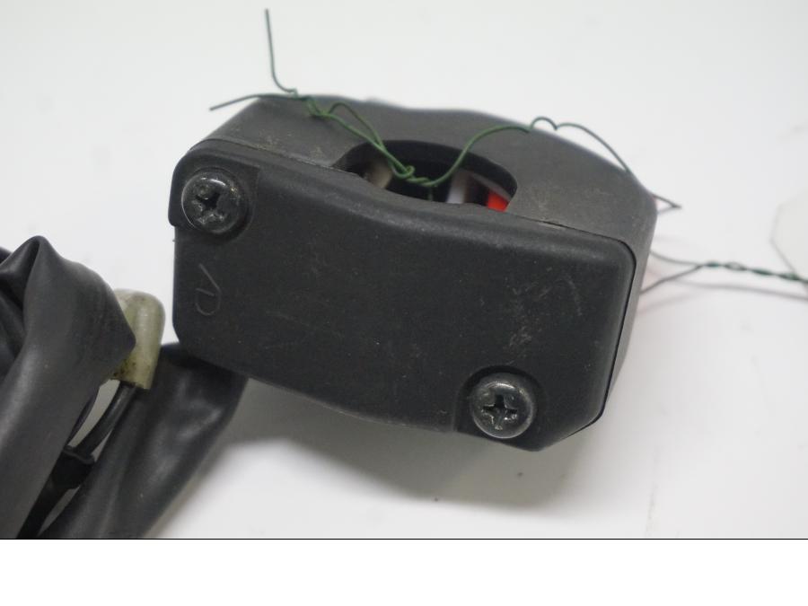 Höger sida på Styrelreglage från en Yamaha FZ1-SA -2007 motorcykel.