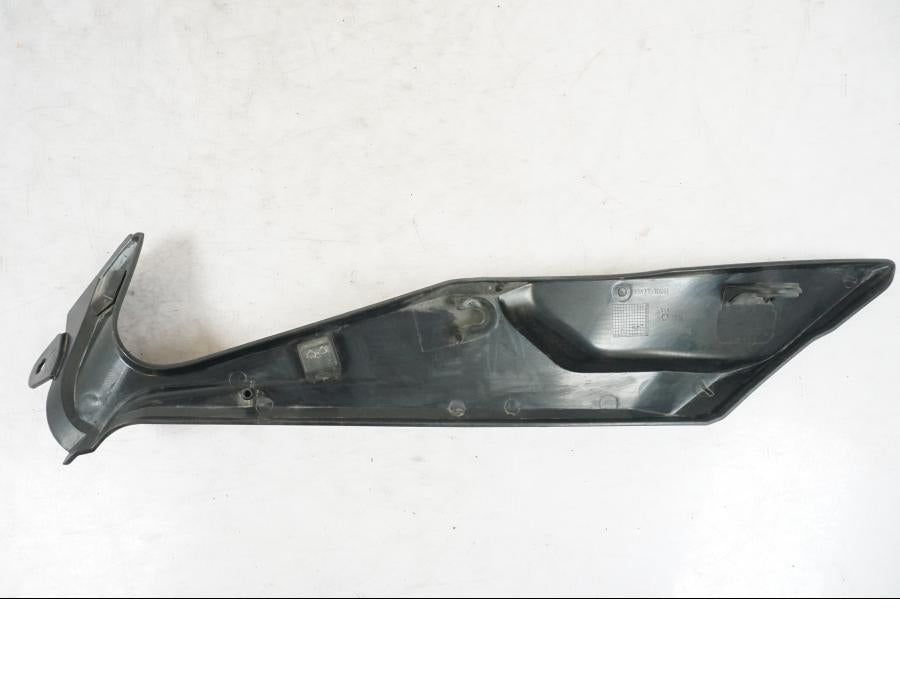 Baksidan på Tankkåpa från en Triumph Tiger Explorer -2013 motorcykel.