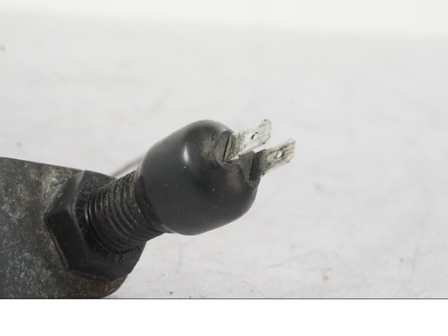 Vänster sida på Bromsljuskontakt från en Suzuki GSX 550 EF -1985 motorcykel.