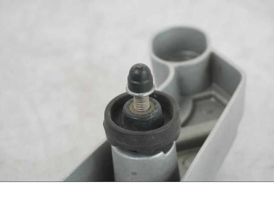 Snett nerifrÄn pÄ StrÄlkastarkÄpa frÄn en Triumph Tiger Explorer -2013 motorcykel.