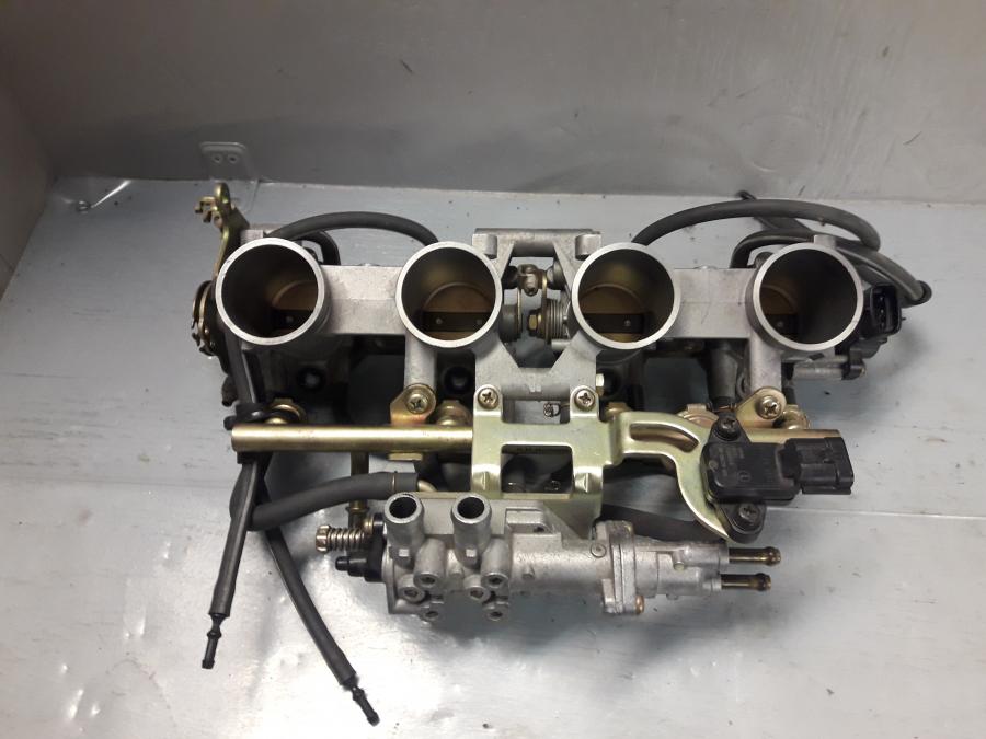 Baksidan på Spjällhus från en Yamaha FZ-6 -2004 motorcykel.