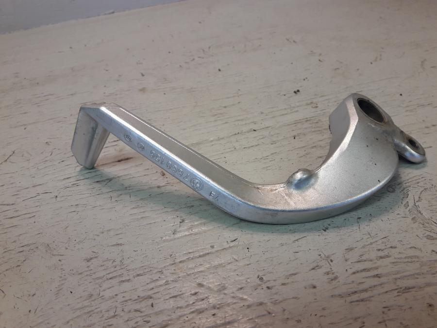 Höger sida på Bromspedal från en BMW K 1200 S -2008 motorcykel.