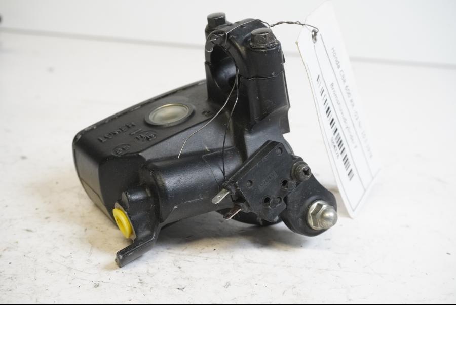 Vänster sida på Bromshuvudcylinder från en Honda CBR 600 RR -2003 motorcykel.