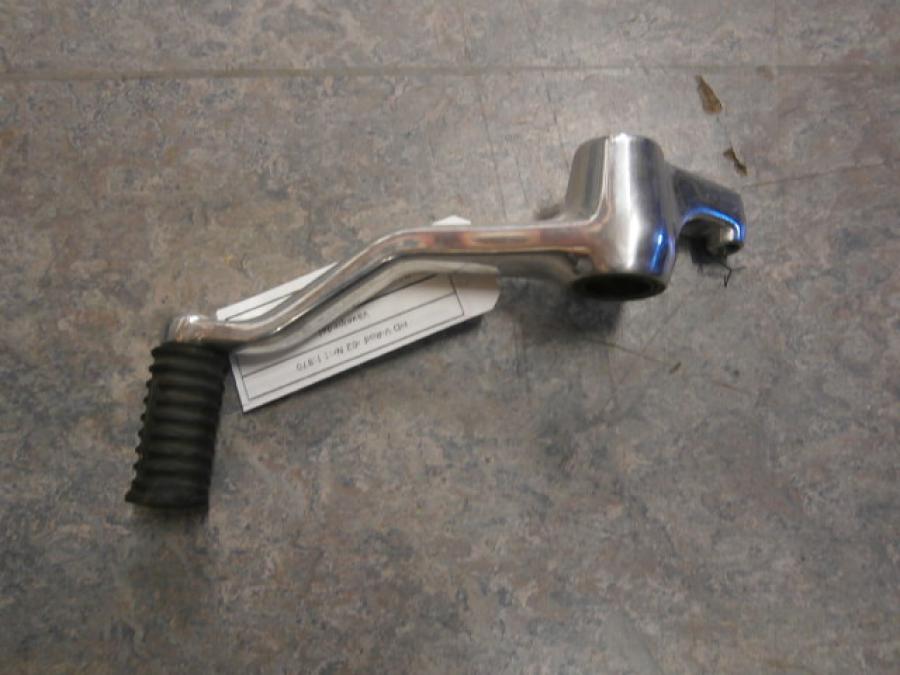 Framsidan på Växelpedal från en H-D V-Rod 1130 -2002 motorcykel.