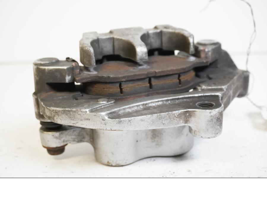 Höger sida på Bromsok från en Yamaha XVS 1100 -2000 motorcykel.