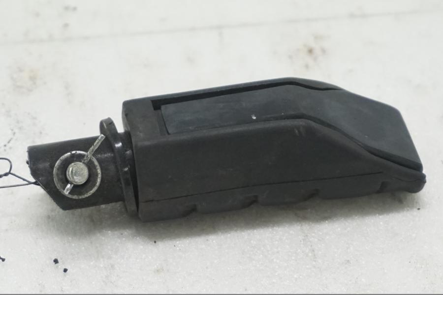 Baksidan på Fotpinne från en Honda CBR 500 R -2013 motorcykel.