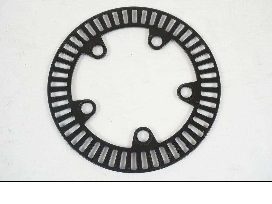 Höger sida på ABS krans från en KTM 1290 Super Duke R EVO -2023 motorcykel.