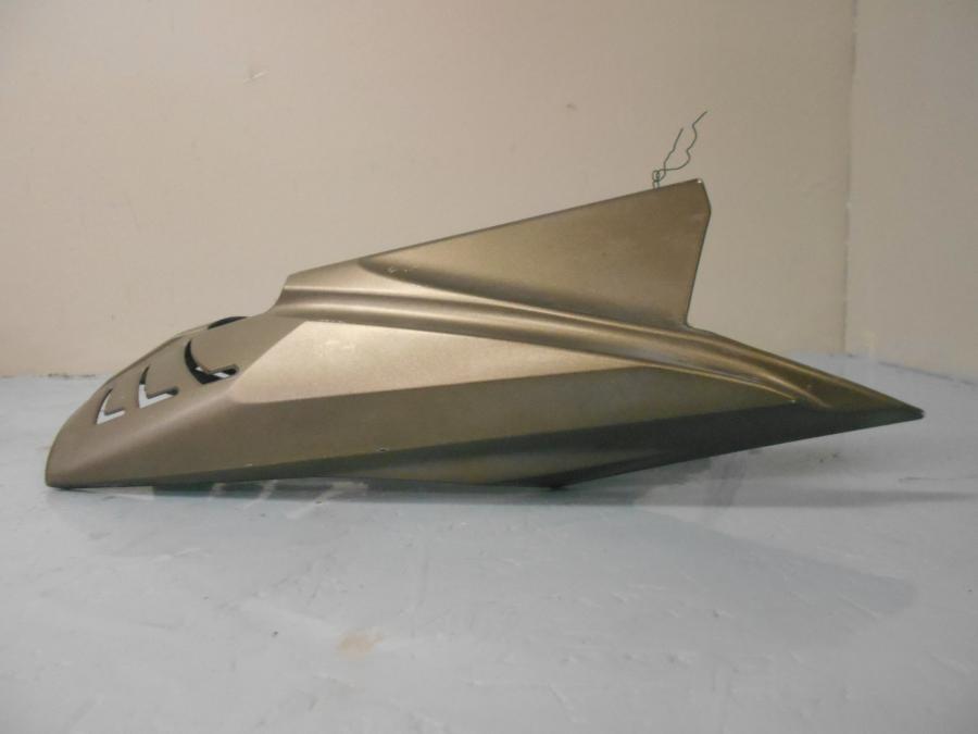 Vänster sida på Värmeskydd från en Triumph Daytona 675 -2006 motorcykel.