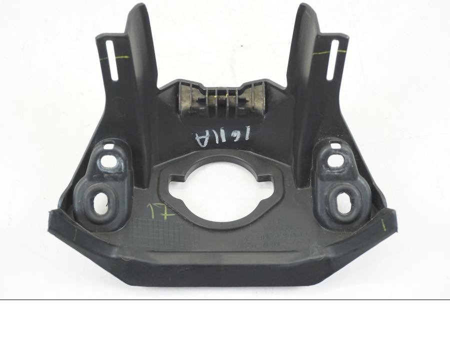 Snett nerifrån på Tändningslåskåpa från en Honda CBR 650 R -2019 motorcykel.