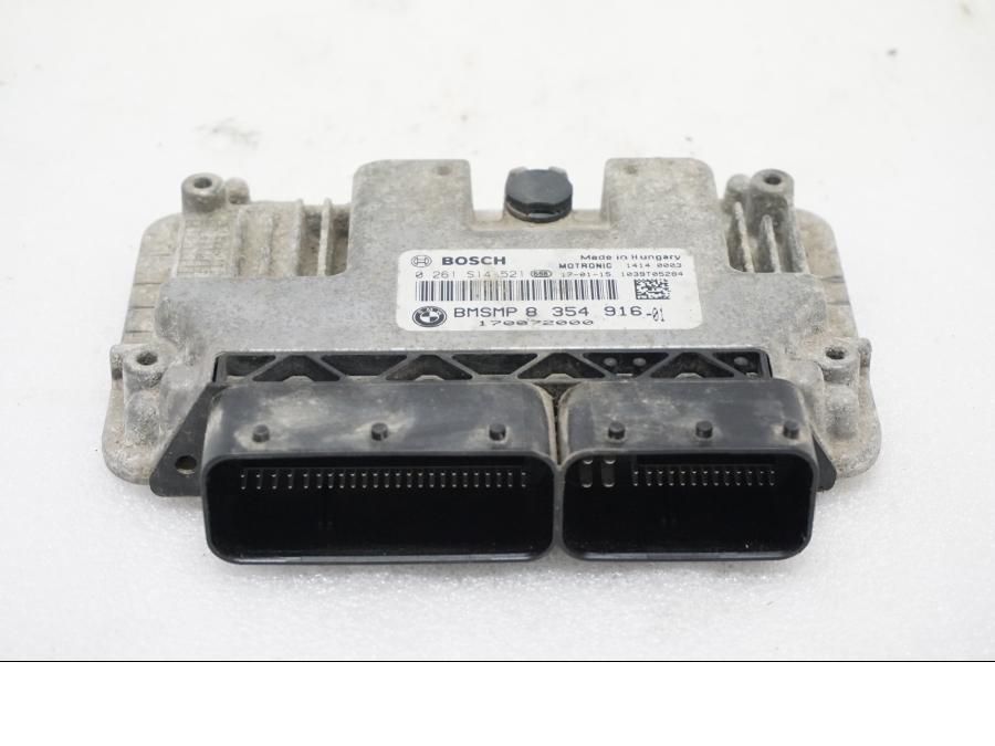 Framsidan på Motronic styrenhet från en BMW R 1200 GSA -2017 motorcykel.