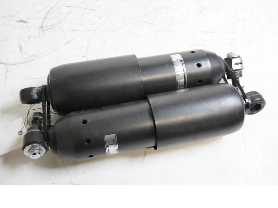 Vänster sida på Stötdämpare från en Honda CTX 1300 -2014 motorcykel.