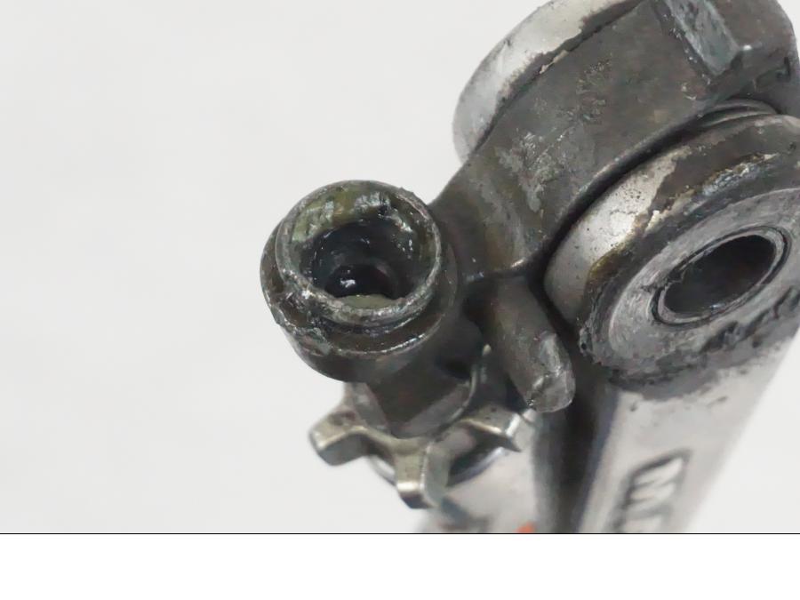 Snett nerifrån på Kopplingsgrepp från en Husqvarna 701 SUPERMOTO ABS -2016 motorcykel.