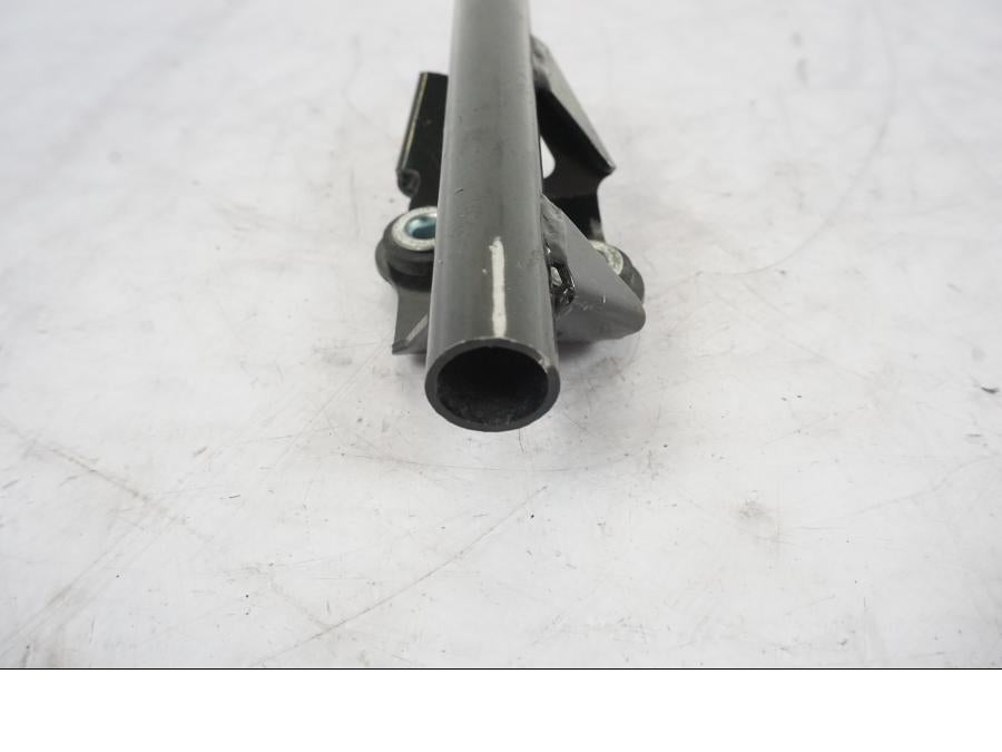 Snett uppifrån på Sadelfäste från en Kawasaki ER-6N -2012 motorcykel.