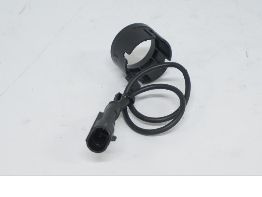 Höger sida på Antenn till tändningslås från en Ducati Desert X -2022 motorcykel.