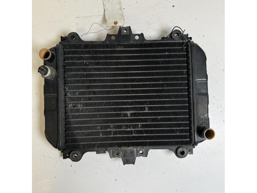 Baksidan på Vattenkyl från en Kawasaki GPZ 500 -1991 motorcykel.