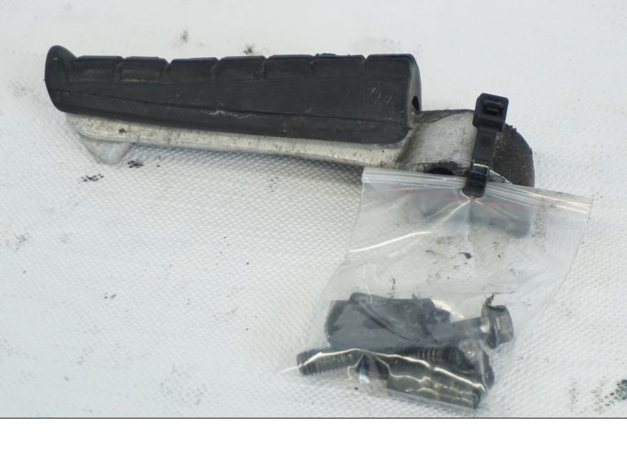 Höger sida på Fotpinne från en Yamaha TDM 850 -1998 motorcykel.