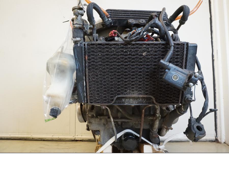 Vänster sida på Motorpaket från en Honda CBR 1000 F -1989 motorcykel.